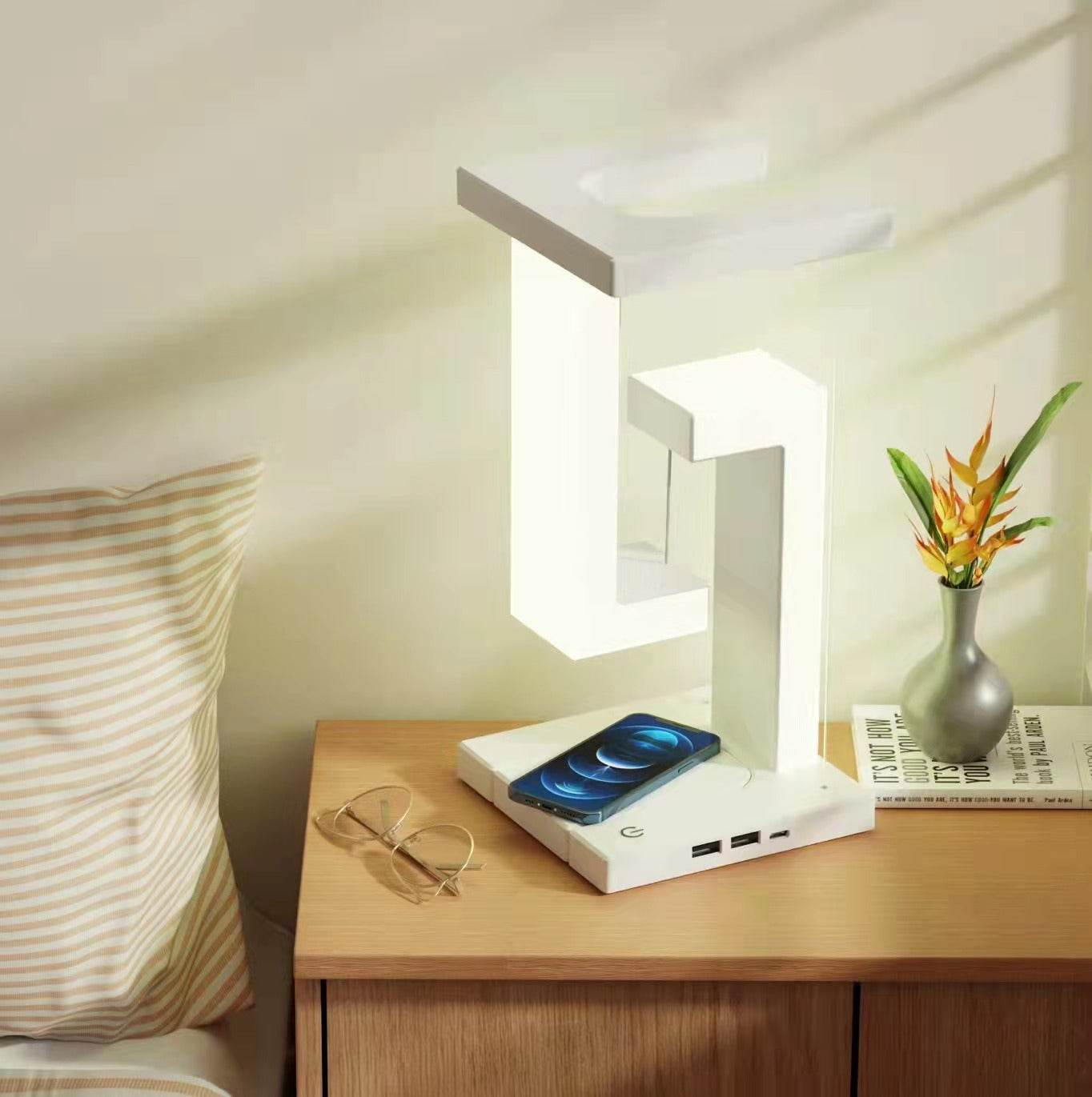 Kawaii Wireless Charging Table Lamp