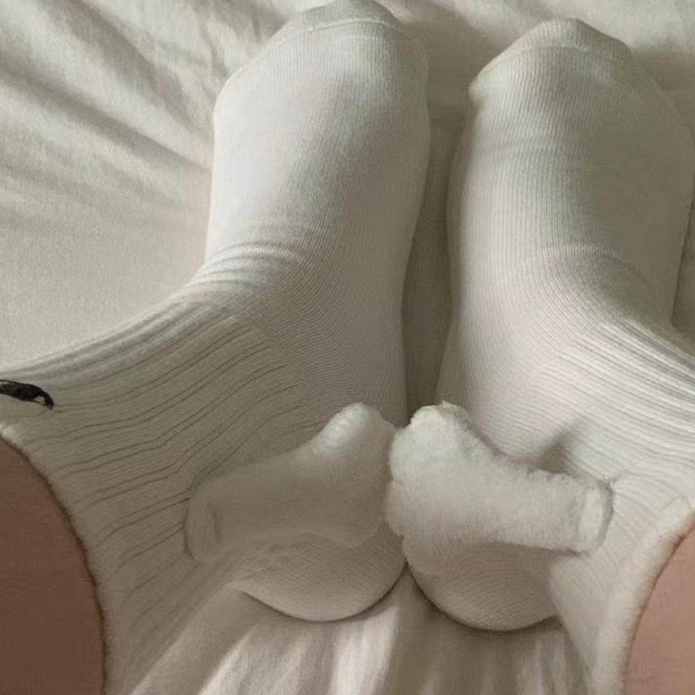 Hand In Hand Magnetic Holding Hands Socks - Goodlifebean