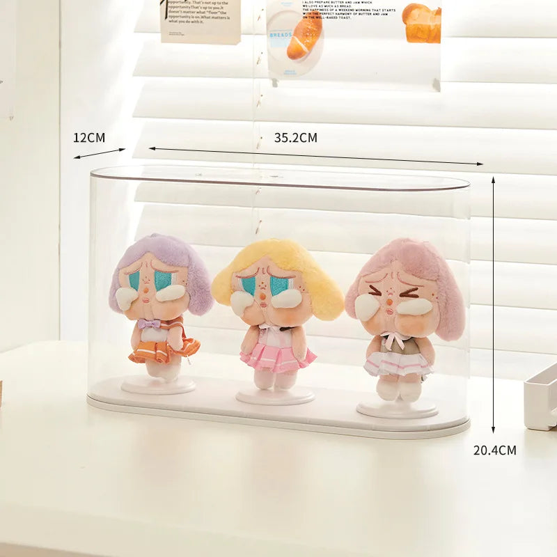 Three small kawaii plushies th different hairstyles and outfits displayed in a clear glass case, with measurements indicated.